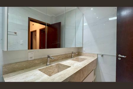 Apartamento para alugar com 120m², 2 quartos e 1 vaga Apartamento para alugar com 120m², 2 quartos e 1 vagaBanheiro
