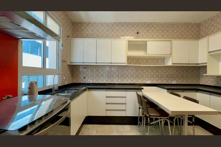 Apartamento para alugar com 120m², 2 quartos e 1 vaga Apartamento para alugar com 120m², 2 quartos e 1 vagaCozinha