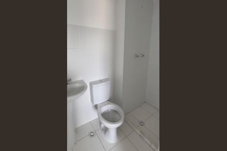 Banheiro de apartamento para alugar com 2 quartos, 37m² em Vila Jaraguá, São Paulo