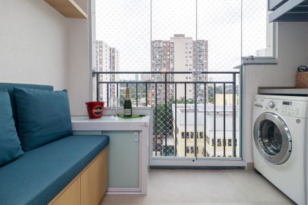 Apartamento para alugar com 36m², 2 quartos e sem vagaSala - Varanda