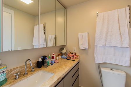Apartamento à venda com 136m², 3 quartos e 2 vagasBanheiro da Suíte 1