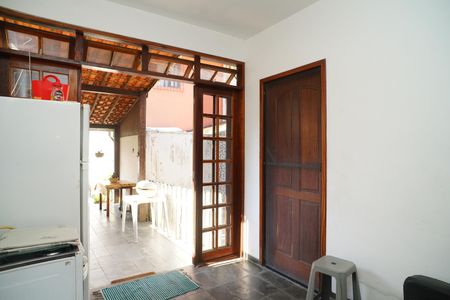 Casa para alugar com 80m², 2 quartos e 2 vagas Casa para alugar com 80m², 2 quartos e 2 vagasVaranda