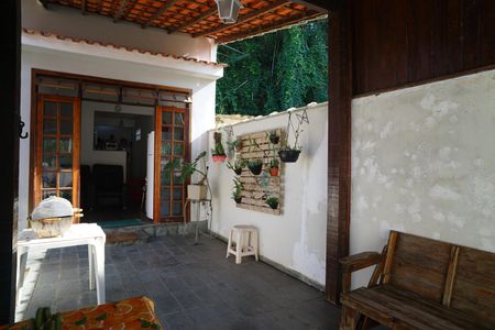 Casa para alugar com 80m², 2 quartos e 2 vagas Casa para alugar com 80m², 2 quartos e 2 vagasVaranda