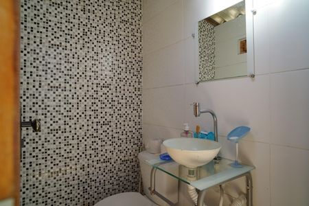 Casa para alugar com 80m², 2 quartos e 2 vagas Casa para alugar com 80m², 2 quartos e 2 vagasBanheiro da área externa