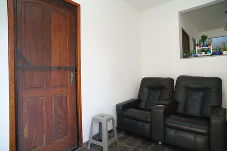 Casa para alugar com 80m², 2 quartos e 2 vagas Casa para alugar com 80m², 2 quartos e 2 vagasVaranda