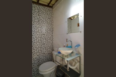 Casa para alugar com 80m², 2 quartos e 2 vagas Casa para alugar com 80m², 2 quartos e 2 vagasBanheiro da área externa