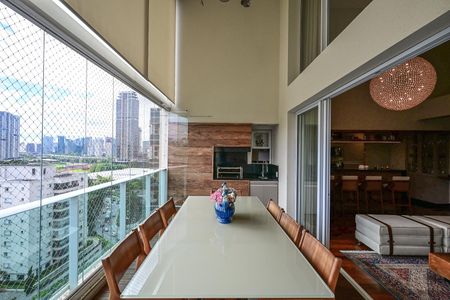 Apartamento à venda com 186m², 3 quartos e 4 vagasVaranda