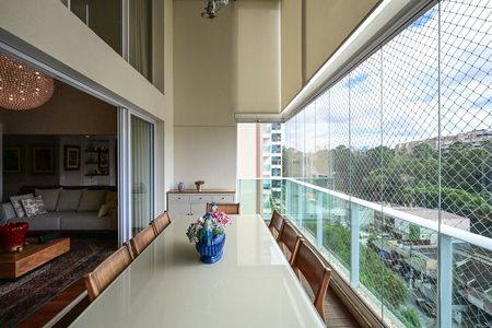 Apartamento à venda com 186m², 3 quartos e 4 vagasVaranda