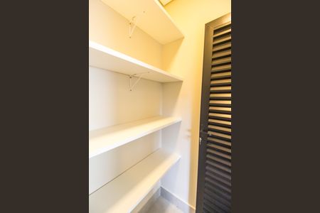 Casa de condomínio à venda com 525m², 4 quartos e 8 vagasDespensa