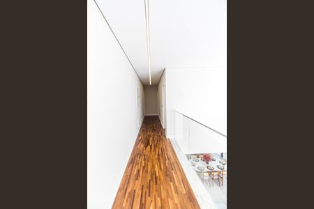 Casa de condomínio à venda com 525m², 4 quartos e 8 vagasCorredor