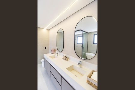 Casa de condomínio à venda com 525m², 4 quartos e 8 vagasBanheiro da Suíte