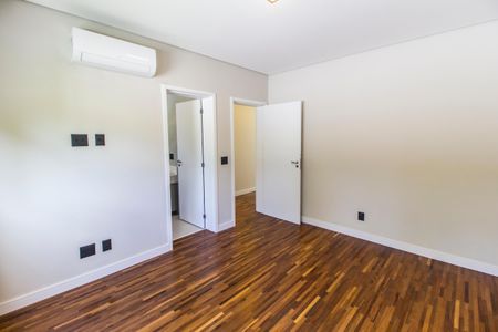 Casa de condomínio à venda com 525m², 4 quartos e 8 vagasSuíte 4