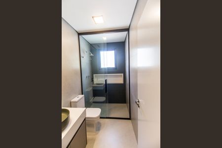 Casa de condomínio à venda com 525m², 4 quartos e 8 vagasBanheiro da Suíte