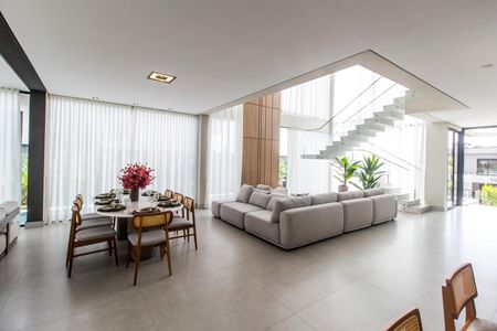 Casa de condomínio à venda com 525m², 4 quartos e 8 vagasSala 