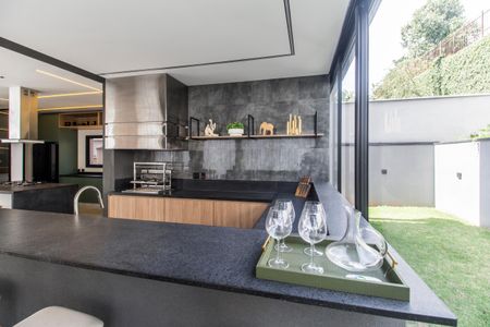 Casa de condomínio à venda com 525m², 4 quartos e 8 vagasCozinha