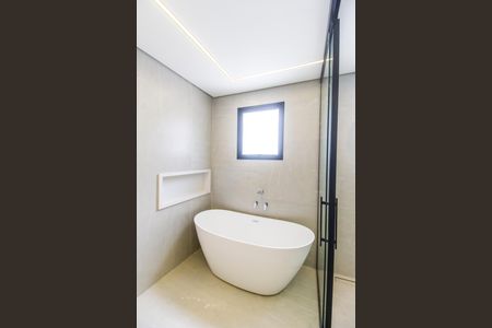 Casa de condomínio à venda com 525m², 4 quartos e 8 vagasBanheiro da Suíte