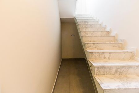 Casa de condomínio à venda com 525m², 4 quartos e 8 vagasEscada