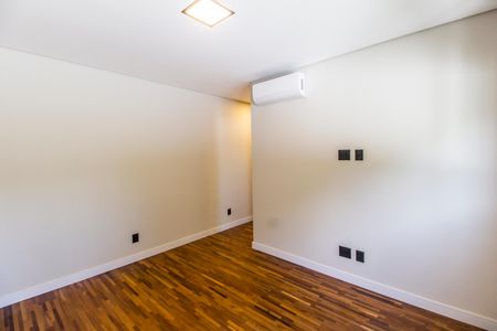 Casa de condomínio à venda com 525m², 4 quartos e 8 vagasSuíte 3