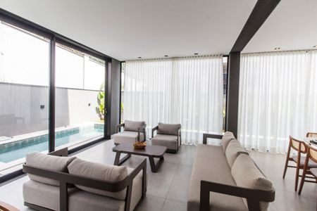 Casa de condomínio à venda com 525m², 4 quartos e 8 vagasSala 