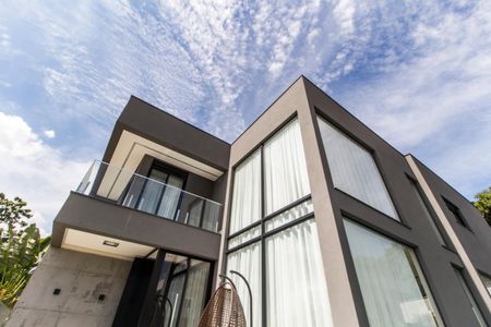 Casa de condomínio à venda com 525m², 4 quartos e 8 vagasFachada