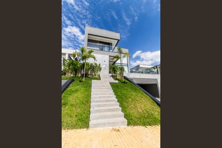 Casa de condomínio à venda com 525m², 4 quartos e 8 vagasEntrada