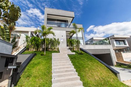 Casa de condomínio à venda com 525m², 4 quartos e 8 vagasVista da Rua