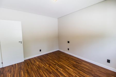 Casa de condomínio à venda com 525m², 4 quartos e 8 vagasSuíte 4