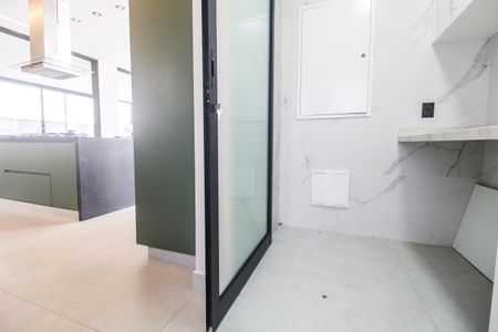 Casa de condomínio à venda com 525m², 4 quartos e 8 vagasÁrea de Serviço