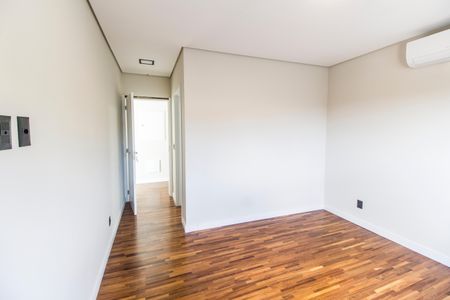 Casa de condomínio à venda com 525m², 4 quartos e 8 vagasSuíte 2