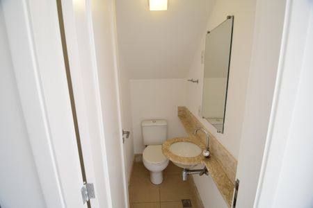 Casa de condomínio à venda com 146m², 3 quartos e 2 vagasLavabo