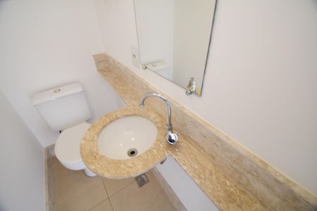 Casa de condomínio à venda com 146m², 3 quartos e 2 vagasLavabo