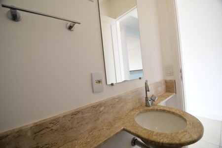 Casa de condomínio à venda com 146m², 3 quartos e 2 vagasLavabo