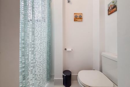 Apartamento à venda com 74m², 2 quartos e 1 vaga Apartamento à venda com 74m², 2 quartos e 1 vagaBanheiro do Quarto 1