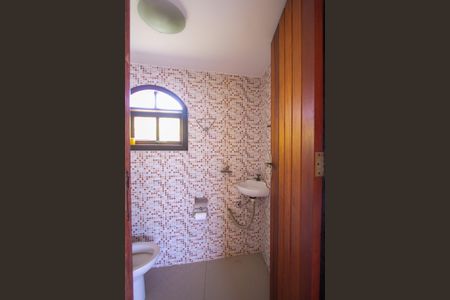 Casa para alugar com 132m², 4 quartos e 1 vagaLavabo