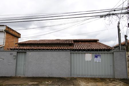 Casa à venda com 390m², 6 quartos e 2 vagasFachada