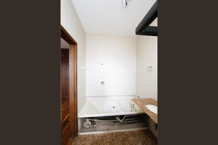 Casa à venda com 390m², 6 quartos e 2 vagasBanheiro 2 da Suíte 