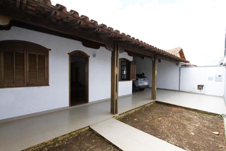 Casa à venda com 390m², 6 quartos e 2 vagasEntrada