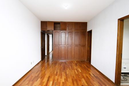 Casa à venda com 390m², 6 quartos e 2 vagasQuarto 4 - Suíte