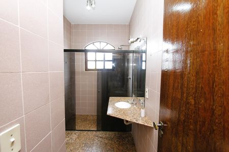 Casa à venda com 390m², 6 quartos e 2 vagasBanheiro 1