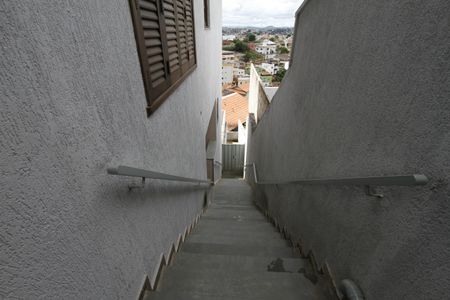 Casa à venda com 390m², 6 quartos e 2 vagasEscada
