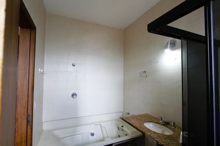 Casa à venda com 390m², 6 quartos e 2 vagasBanheiro 2 da Suíte 