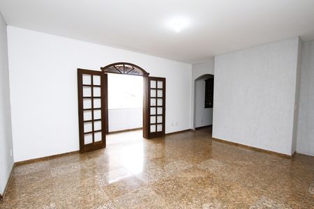 Casa à venda com 390m², 6 quartos e 2 vagasSala de Jantar