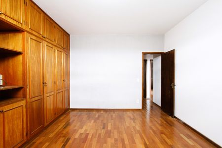 Casa à venda com 390m², 6 quartos e 2 vagasQuarto 3