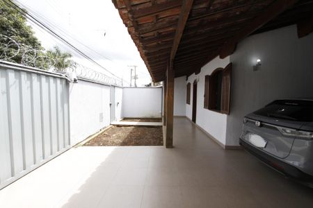 Casa à venda com 390m², 6 quartos e 2 vagasEntrada