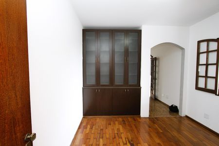 Casa à venda com 390m², 6 quartos e 2 vagasQuarto 1