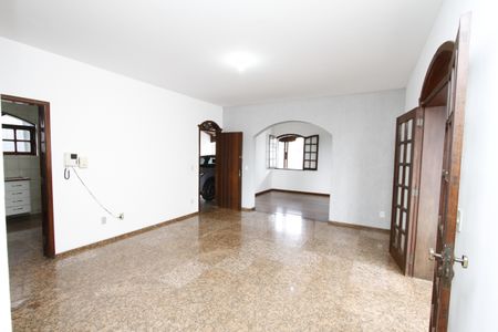 Casa à venda com 390m², 6 quartos e 2 vagasSala de Jantar