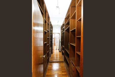 Casa à venda com 390m², 6 quartos e 2 vagasCloset da suíte