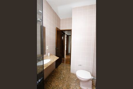 Casa à venda com 390m², 6 quartos e 2 vagasBanheiro 1