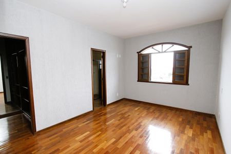 Casa à venda com 390m², 6 quartos e 2 vagasQuarto 4 - Suíte