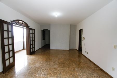 Casa à venda com 390m², 6 quartos e 2 vagasSala de Jantar